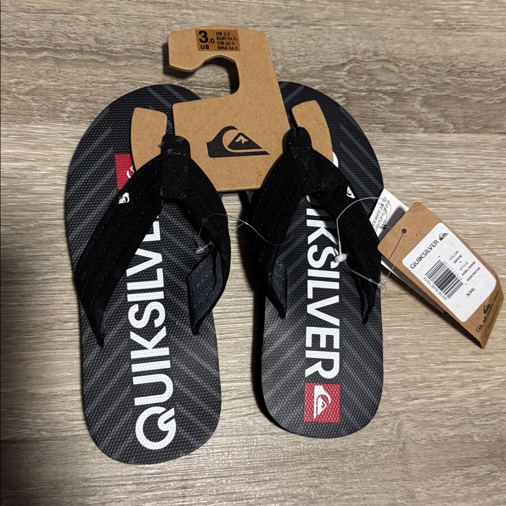 🆕 Quiksilver Youth Slippers in Black with Black fabric straps and logo print